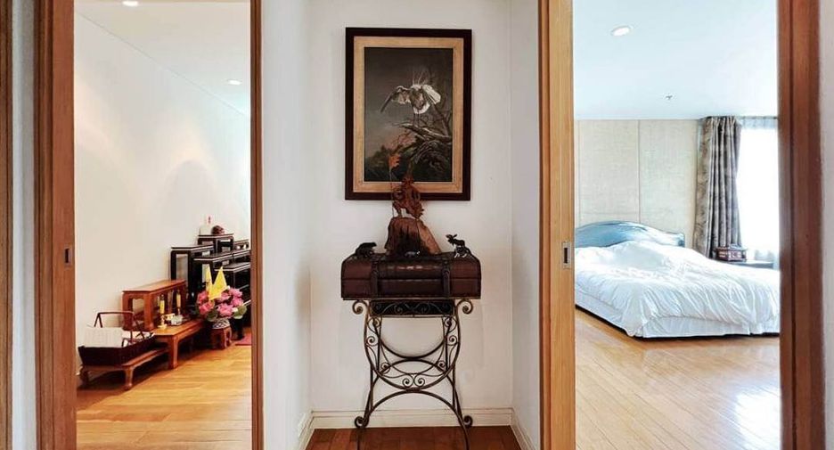 Condo en alquiler y en venta de 3 habitaciones en Sathon, Bangkok