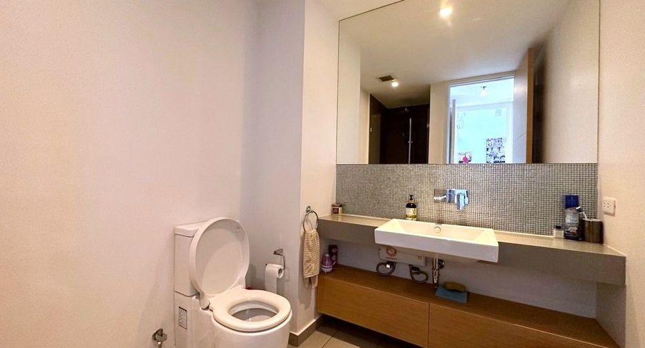For rent 1 bed condo in Khlong Toei, Bangkok