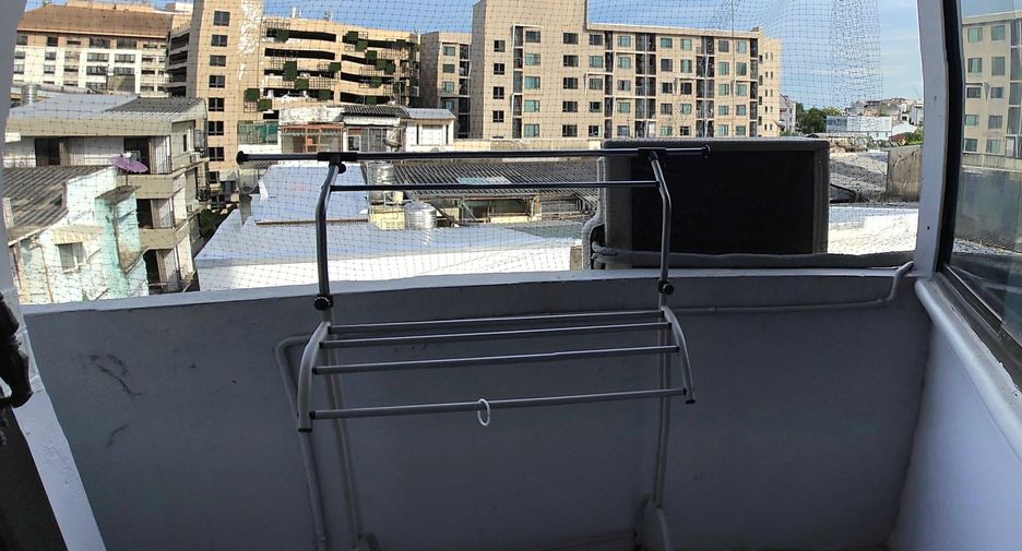 For rent 1 bed condo in Yan Nawa, Bangkok