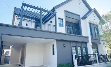 Casa en venta de 4 habitaciones en Bang Phli, Samut Prakan