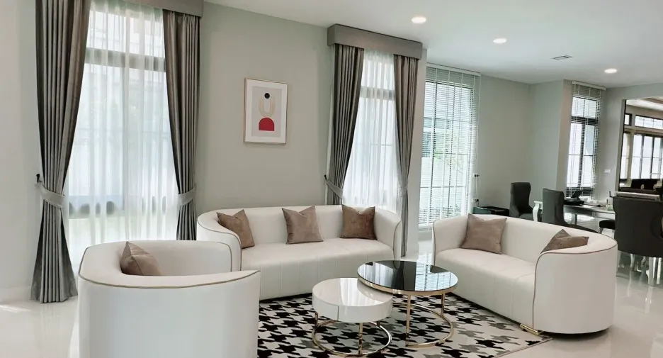 For sale and for rent 5 bedrooms house in Saphan Sung, Bangkok