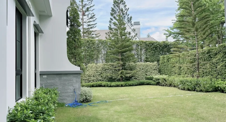 For sale and for rent 5 bedrooms house in Saphan Sung, Bangkok