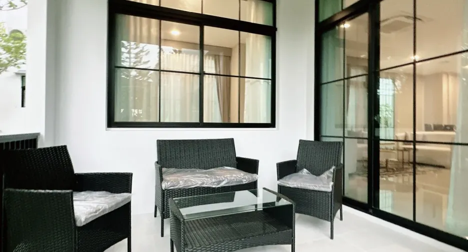 For sale and for rent 5 bedrooms house in Saphan Sung, Bangkok