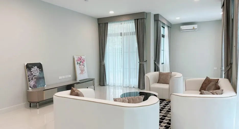For sale and for rent 5 bedrooms house in Saphan Sung, Bangkok