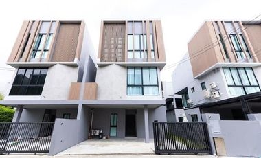 Casa en venta de 4 habitaciones en Bang Khae, Bangkok