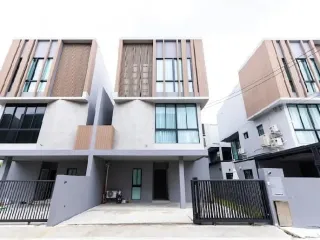 Haus zum Kauf mit 4 Zimmer in Bang Khae, Bangkok