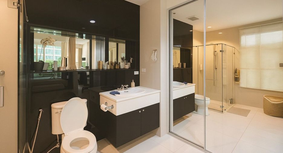 For sale 2 bedrooms condo in Pathum Wan, Bangkok