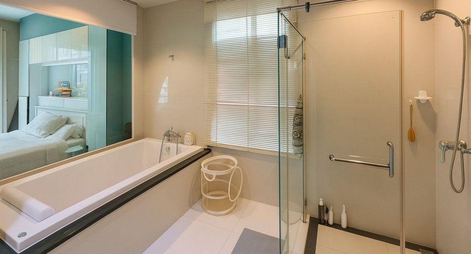 For sale 2 bedrooms condo in Pathum Wan, Bangkok