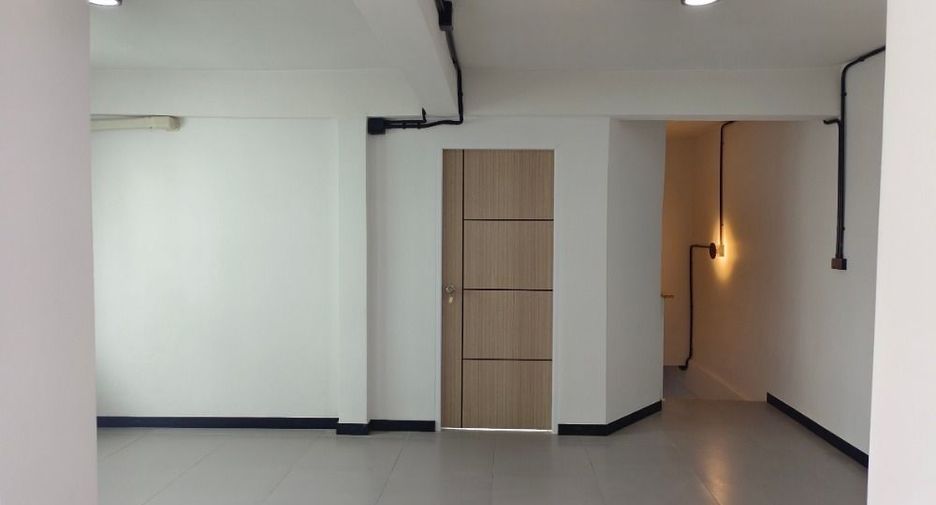 À louer 4 chambres maison à Bang Phlat, Bangkok