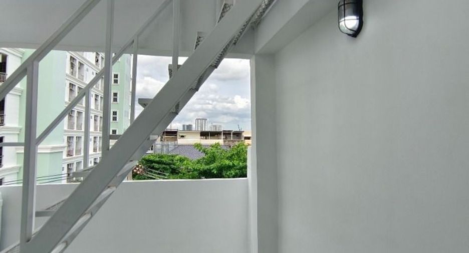À louer 4 chambres maison à Bang Phlat, Bangkok