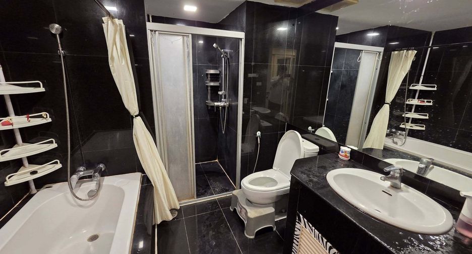 For rent 2 bedrooms condo in Sathon, Bangkok