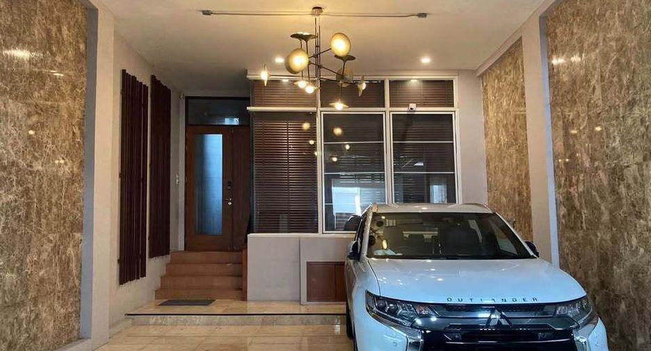 For sale 3 bedrooms house in Watthana, Bangkok
