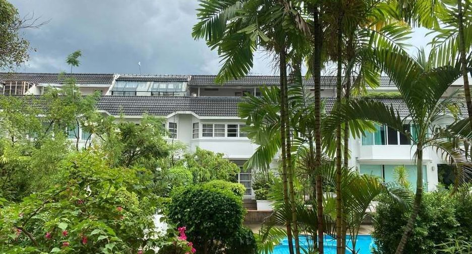 For sale 3 bedrooms house in Watthana, Bangkok