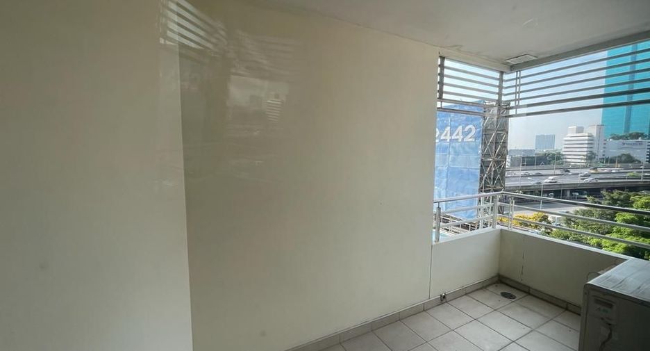 For sale 2 bedrooms condo in Yan Nawa, Bangkok