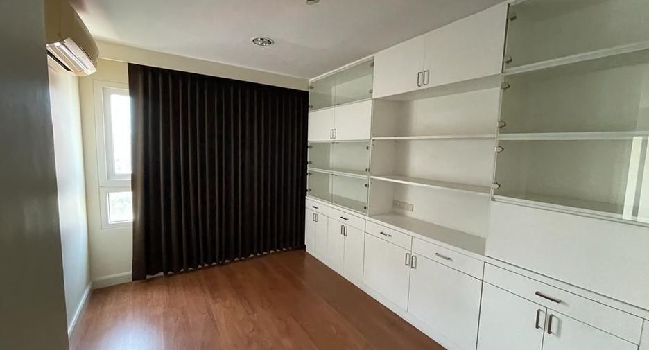 For sale 2 bedrooms condo in Yan Nawa, Bangkok