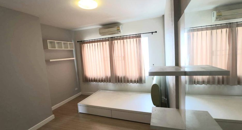 For rent 3 bedrooms townhouse in Bueng Kum, Bangkok