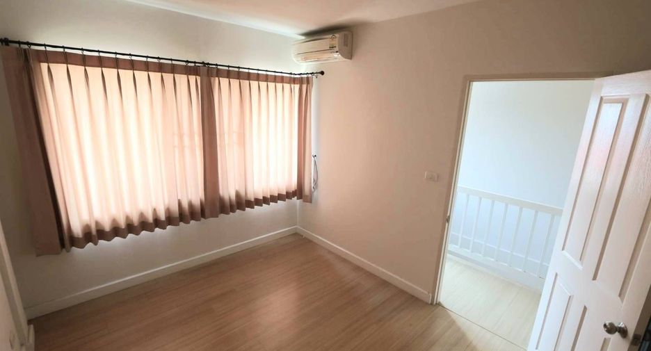 For rent 3 bedrooms townhouse in Bueng Kum, Bangkok