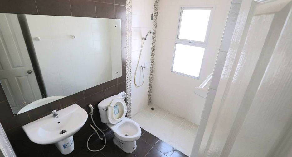 For rent 3 bedrooms townhouse in Bueng Kum, Bangkok