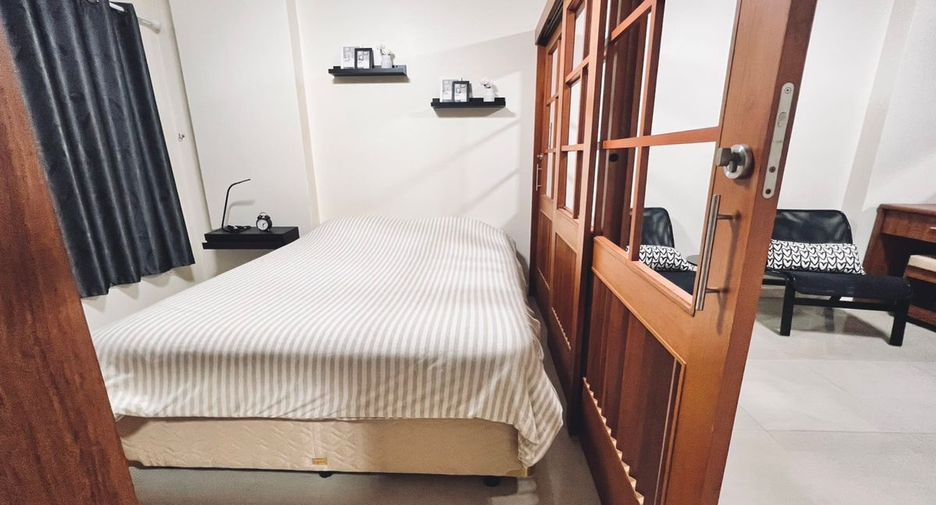 For rent studio condo in Khlong Toei, Bangkok