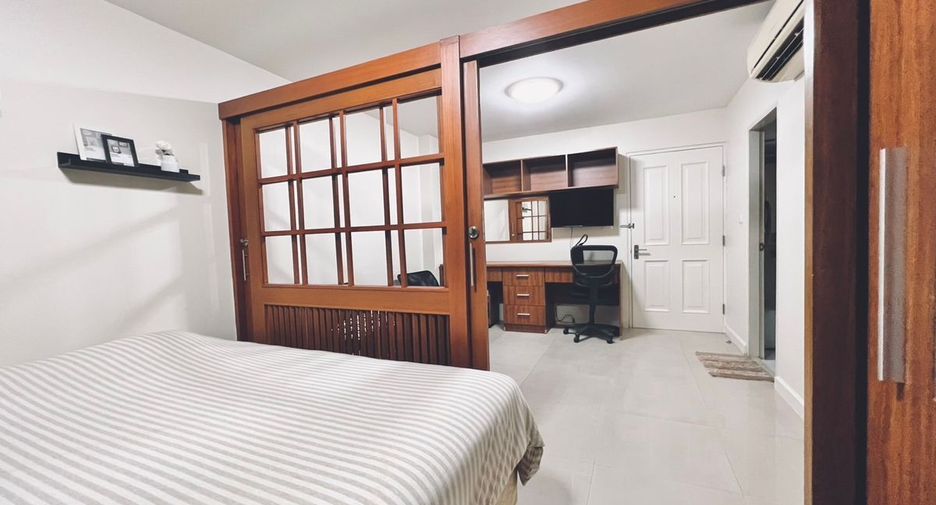 For rent studio condo in Khlong Toei, Bangkok