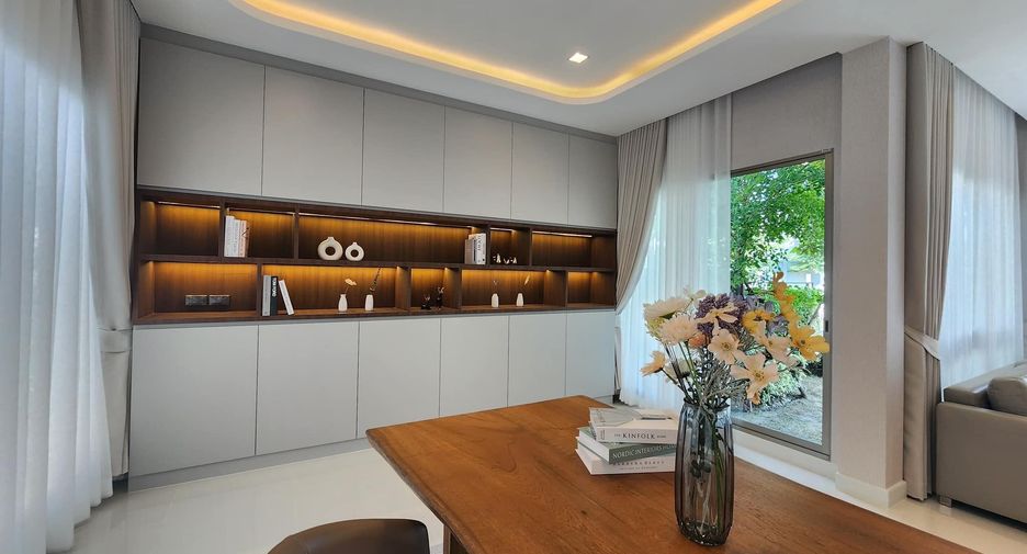 For sale and for rent 4 bedrooms house in Bueng Kum, Bangkok