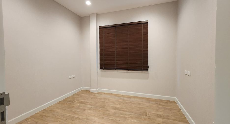 For sale and for rent 4 bedrooms house in Bueng Kum, Bangkok
