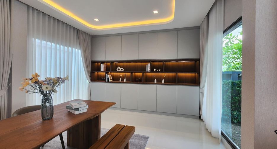 For sale and for rent 4 bedrooms house in Bueng Kum, Bangkok