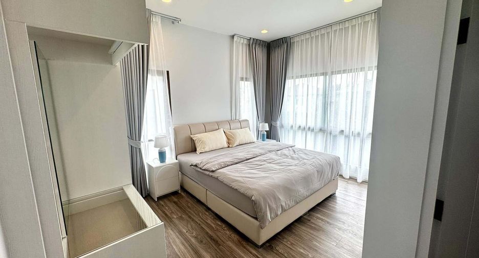 À louer 4 chambres maison à Bang Kapi, Bangkok