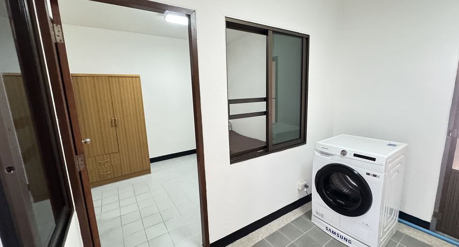 For rent 3 bedrooms apartment in Watthana, Bangkok