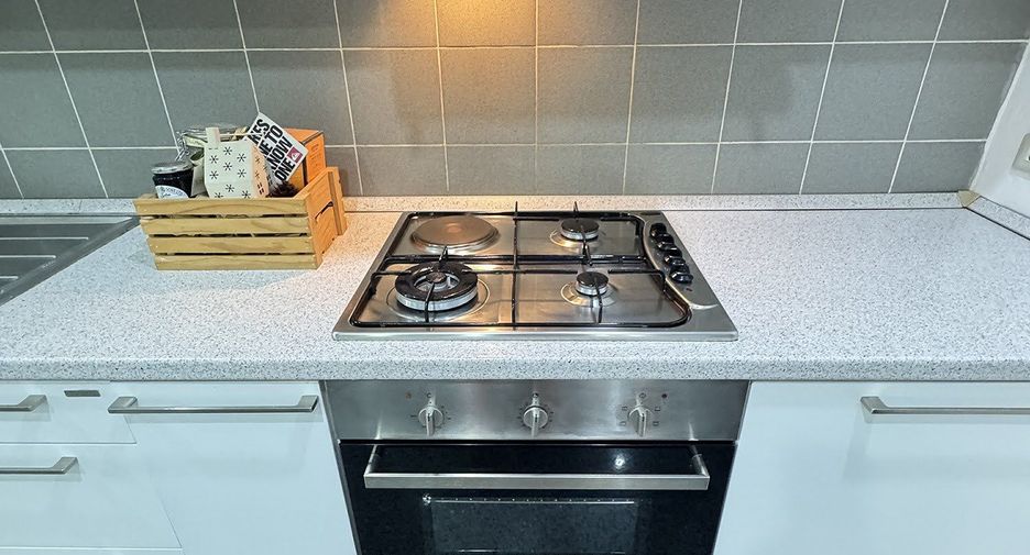 For rent 3 bedrooms apartment in Watthana, Bangkok