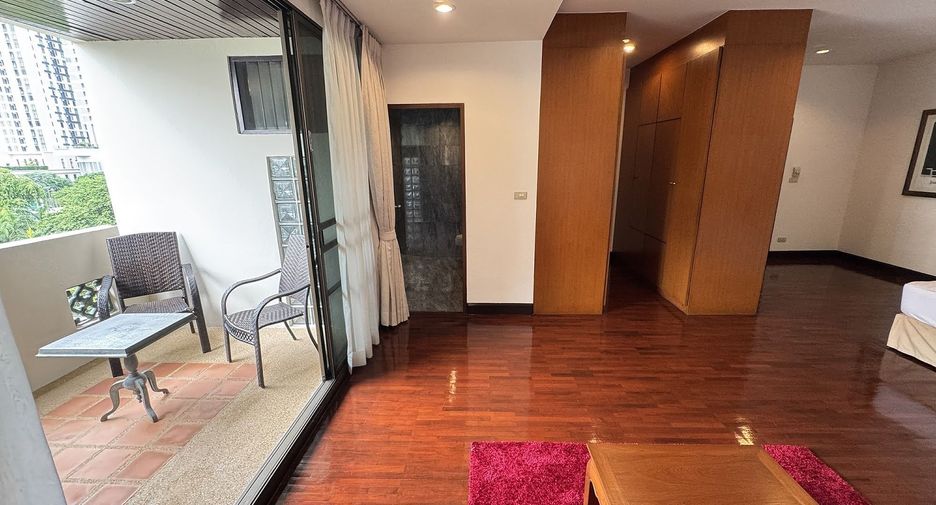 For rent 3 bedrooms apartment in Watthana, Bangkok