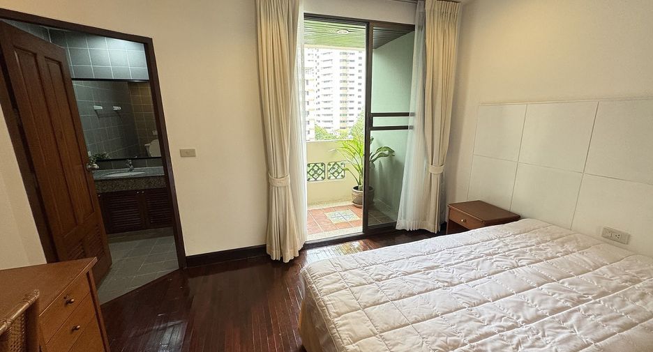 For rent 3 bedrooms apartment in Watthana, Bangkok