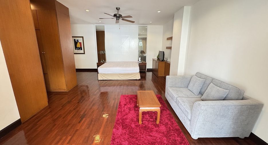 For rent 3 bedrooms apartment in Watthana, Bangkok