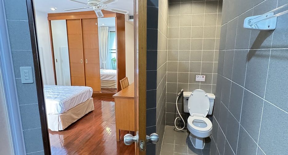 For rent 3 bedrooms apartment in Watthana, Bangkok