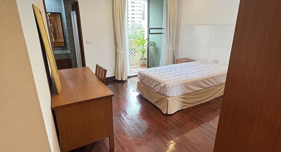 For rent 3 bedrooms apartment in Watthana, Bangkok