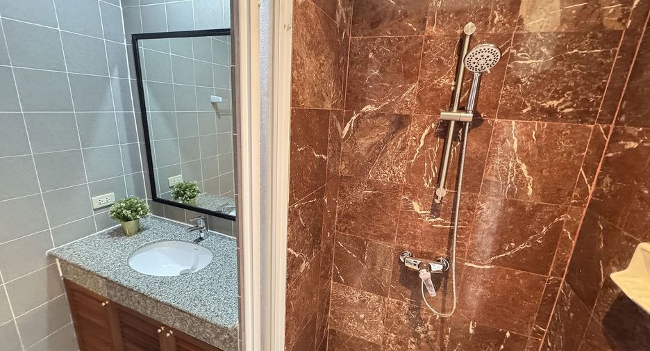 For rent 3 bedrooms apartment in Watthana, Bangkok