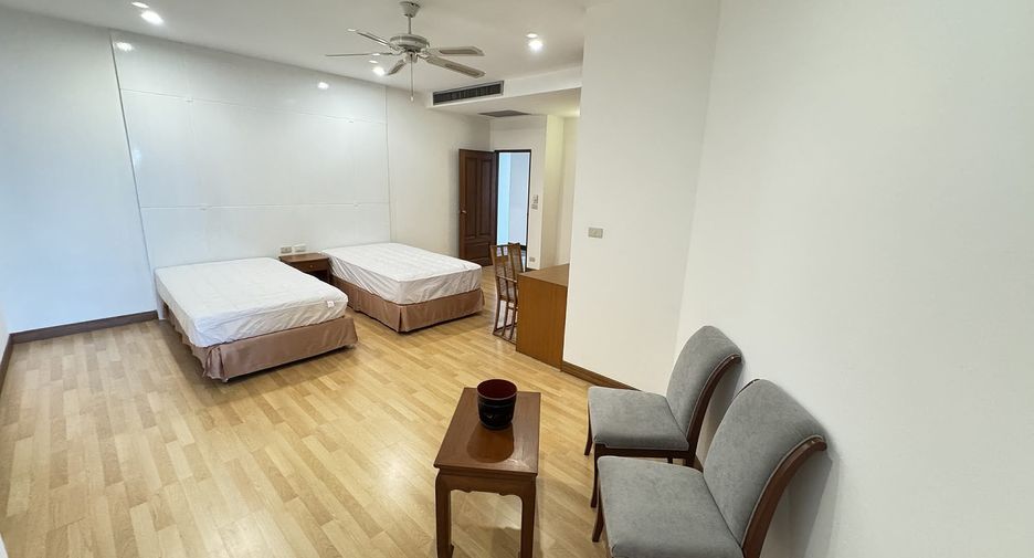 For rent 3 bedrooms apartment in Watthana, Bangkok