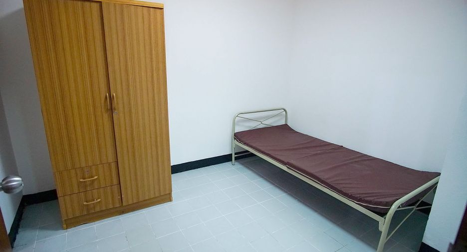 For rent 3 bedrooms apartment in Watthana, Bangkok
