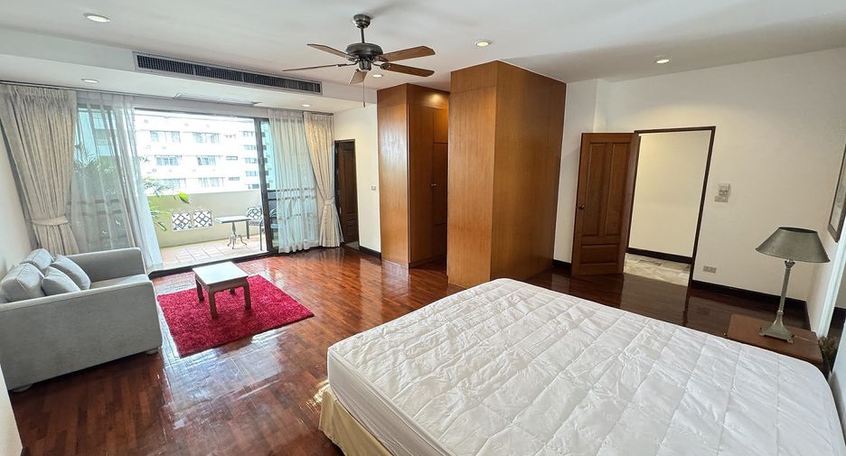 For rent 3 bedrooms apartment in Watthana, Bangkok