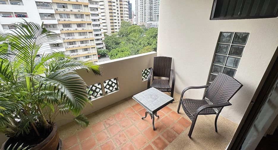 For rent 3 bedrooms apartment in Watthana, Bangkok