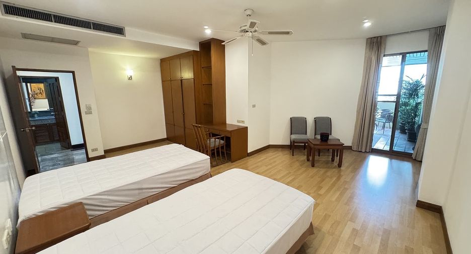 For rent 3 bedrooms apartment in Watthana, Bangkok