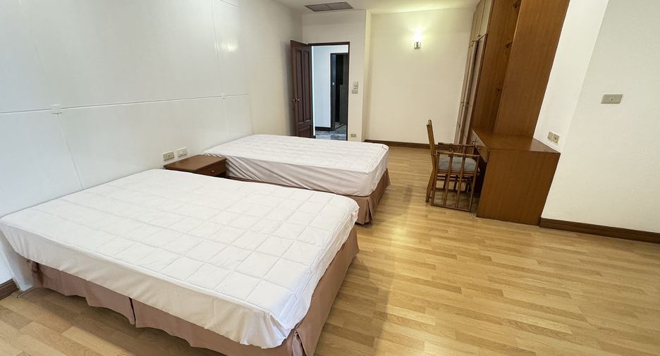 For rent 3 bedrooms apartment in Watthana, Bangkok