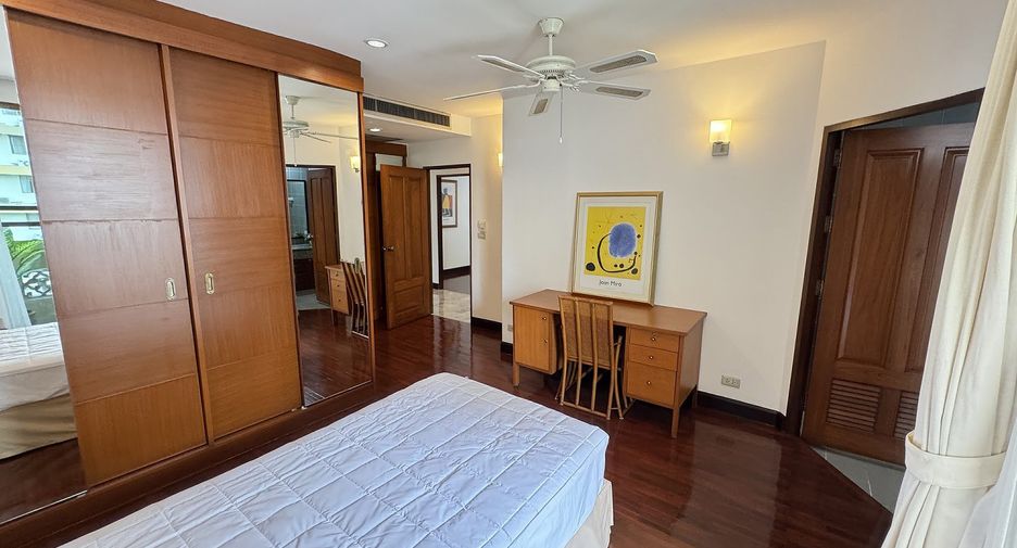 For rent 3 bedrooms apartment in Watthana, Bangkok