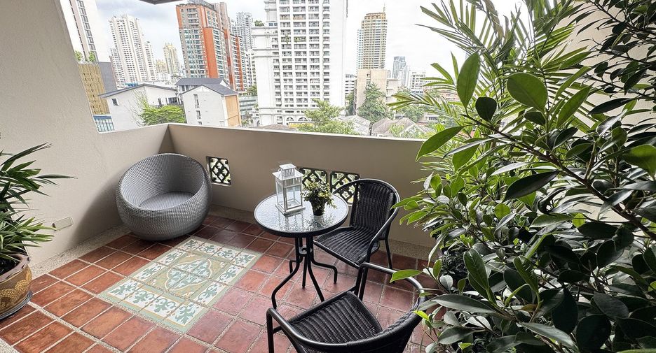 For rent 3 bedrooms apartment in Watthana, Bangkok