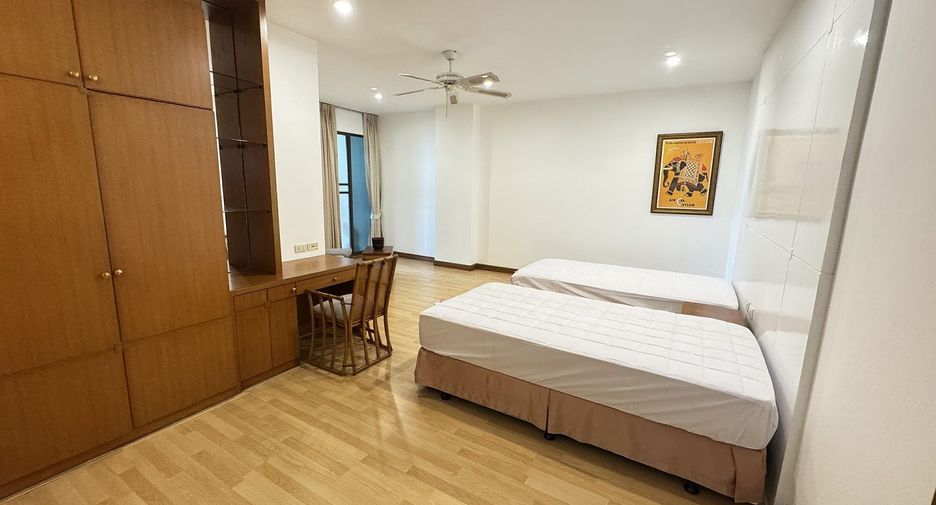 For rent 3 bedrooms apartment in Watthana, Bangkok
