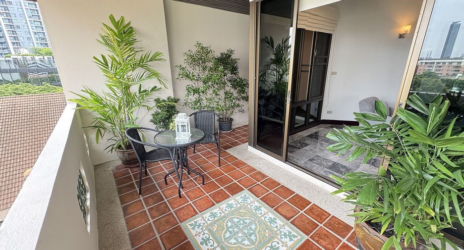 For rent 3 bedrooms apartment in Watthana, Bangkok