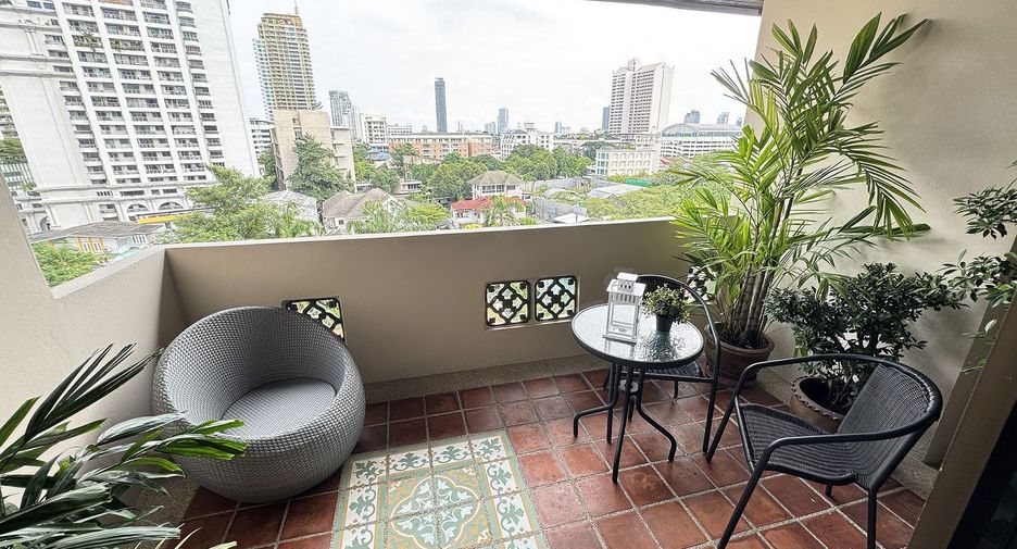 For rent 3 bedrooms apartment in Watthana, Bangkok