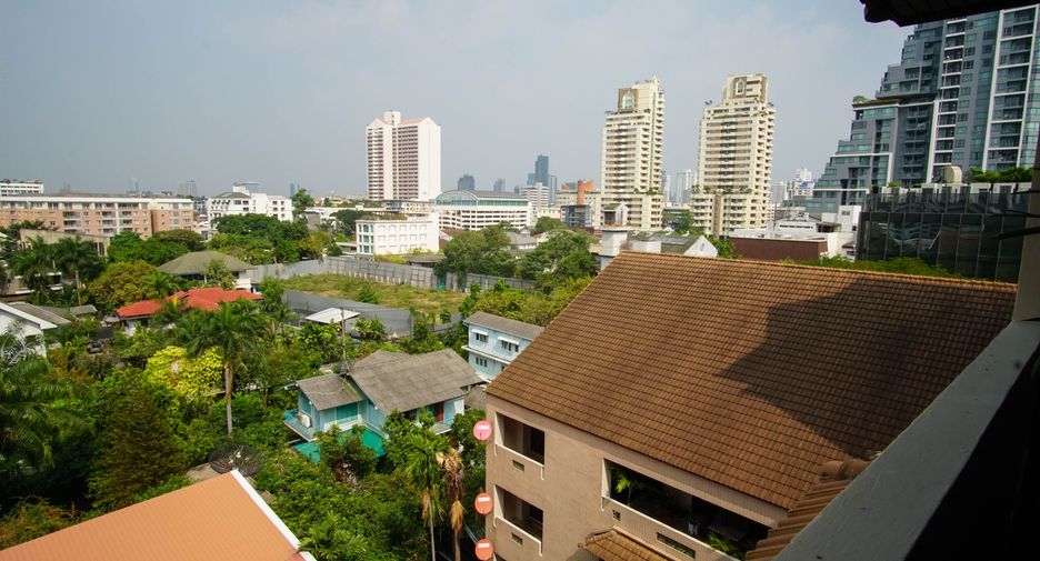 For rent 3 bedrooms apartment in Watthana, Bangkok