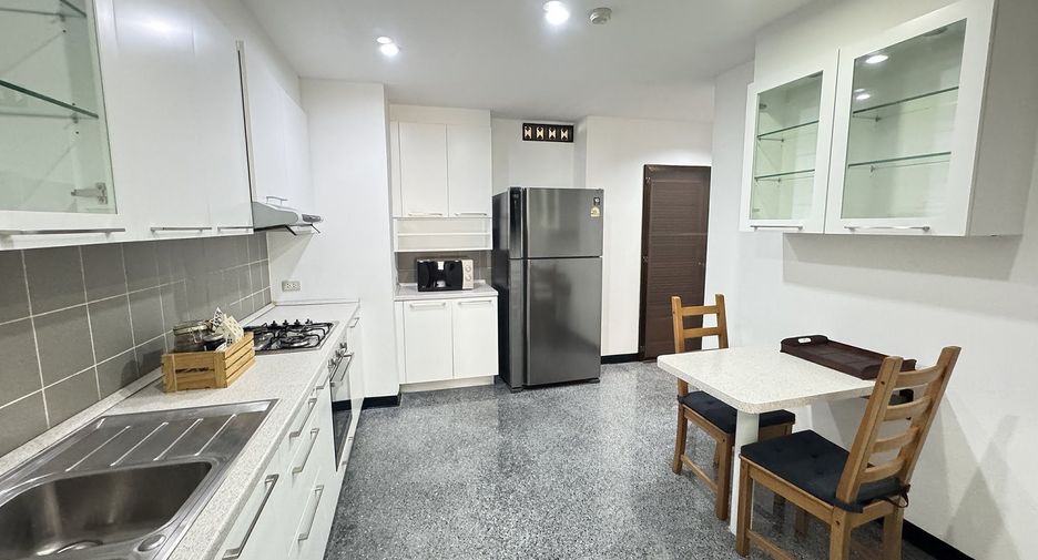 For rent 3 bedrooms apartment in Watthana, Bangkok