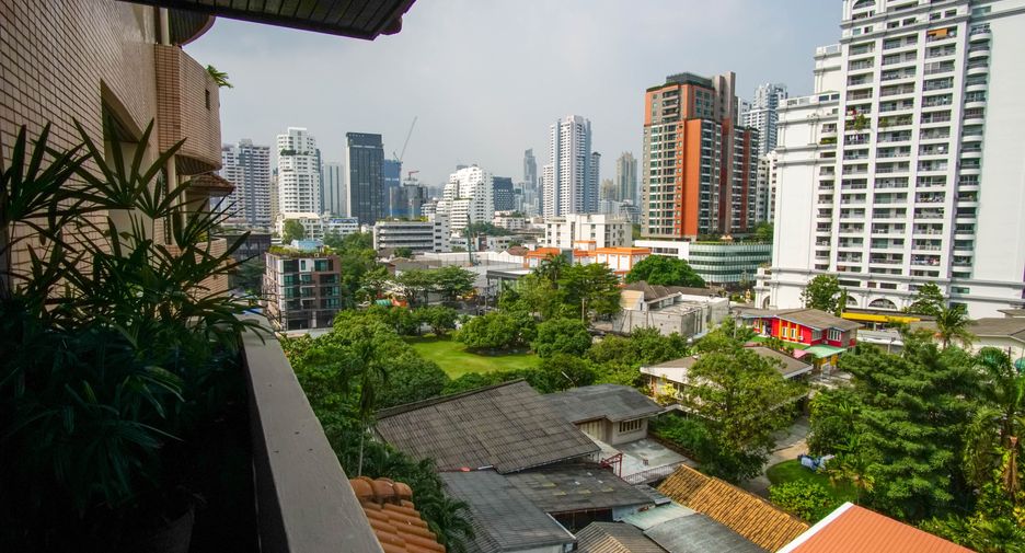 For rent 3 bedrooms apartment in Watthana, Bangkok